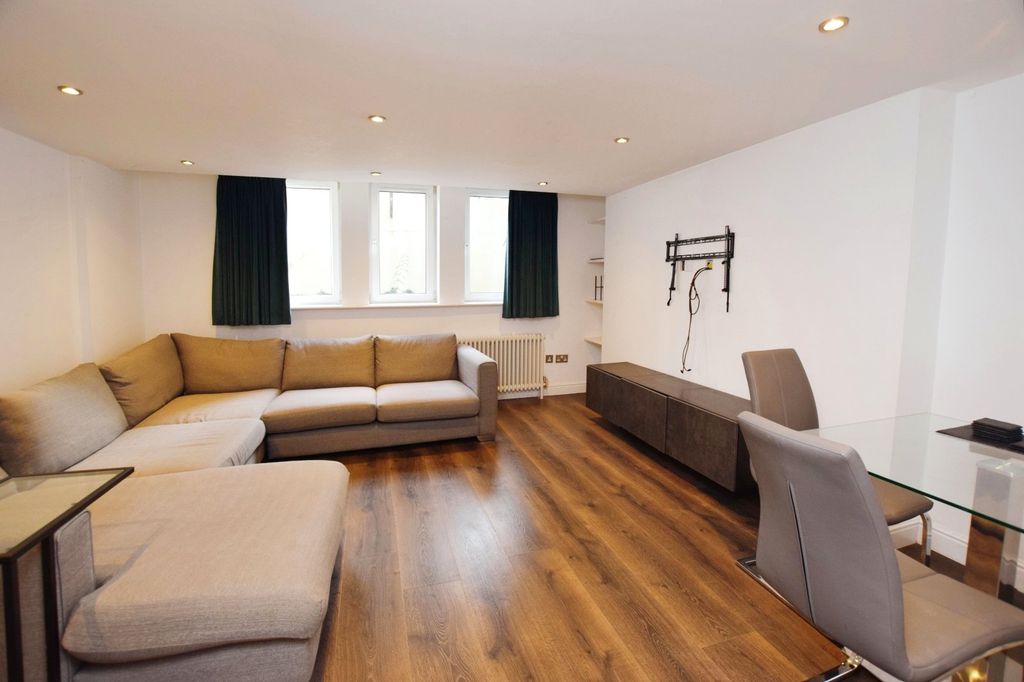 Property photo 3 of 18 Picture No. 56