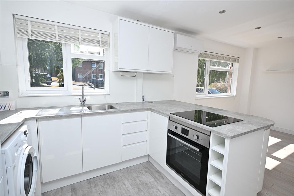 Property photo 3 of 14 Kitchen