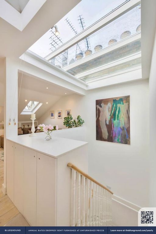 Property photo 3 of 29 Staircase