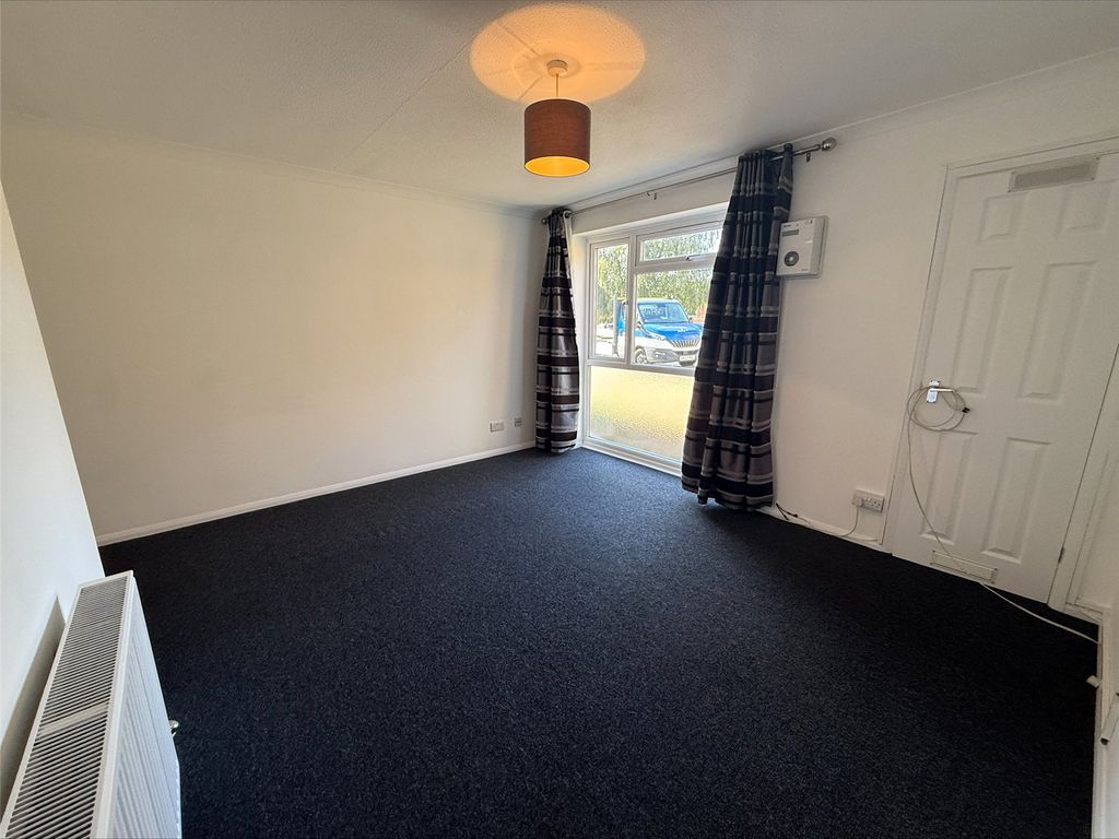 Property photo 3 of 8 Internal View