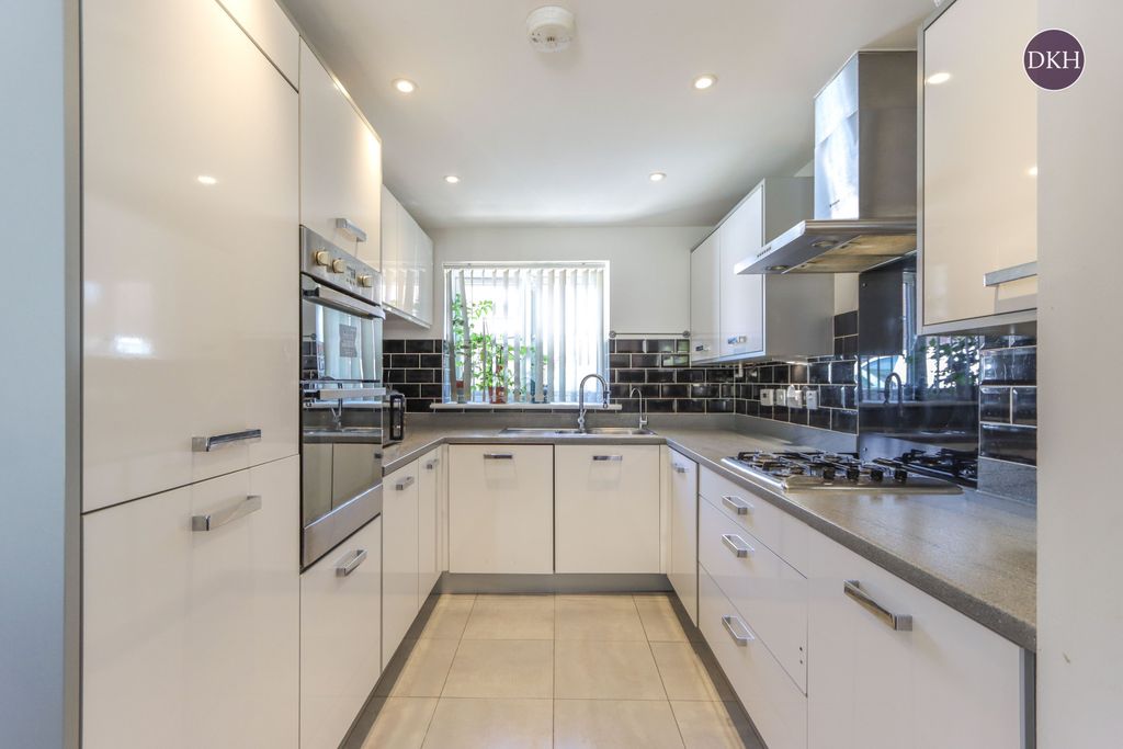 Property photo 3 of 10 Picture No. 02