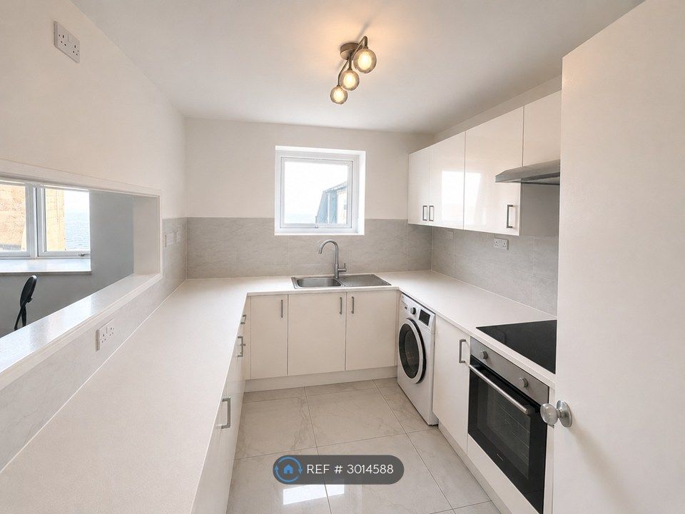 Property photo 3 of 7 Kitchen