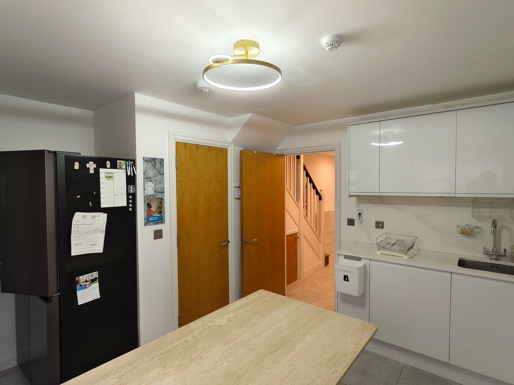 Property photo 3 of 37