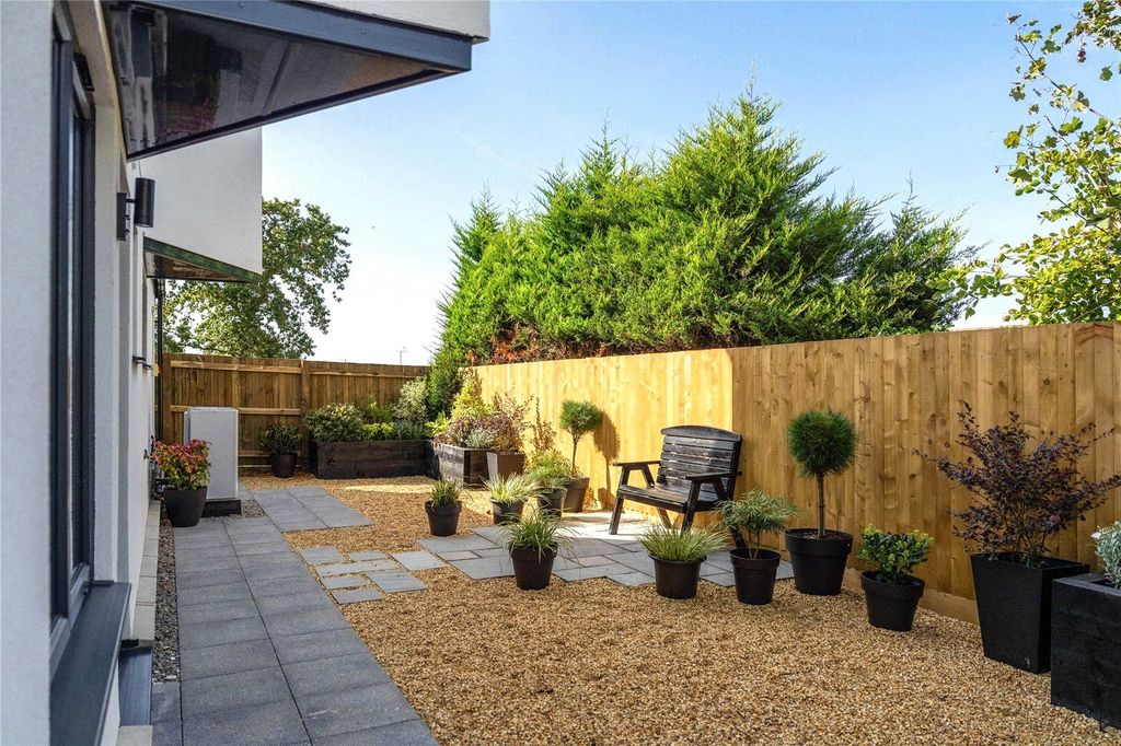 Property photo 2 of 18 Picture No. 33