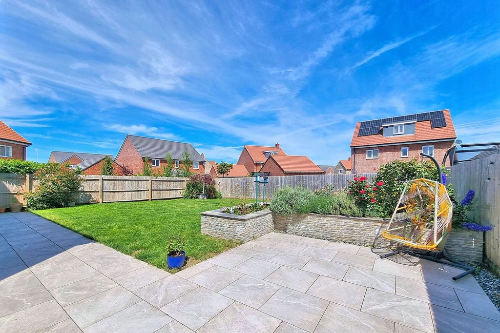 Property photo 2 of 18