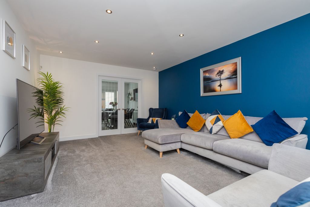 Property photo 3 of 29 19 The Moorings, Paisley Pa2 9Bd-3