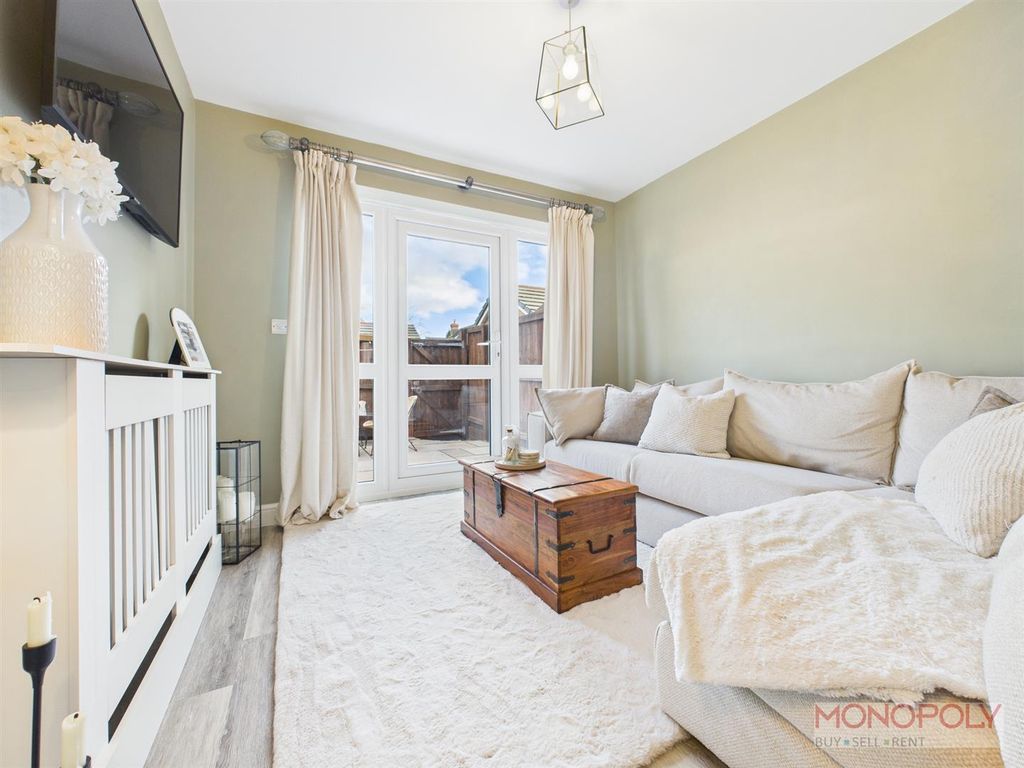 Property photo 3 of 18 Cam04439G0-Pr0181-Still003.Jpg