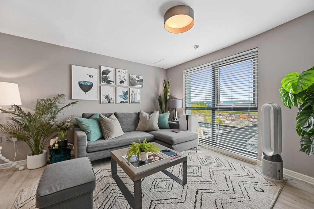 Property photo 3 of 9 Gallery