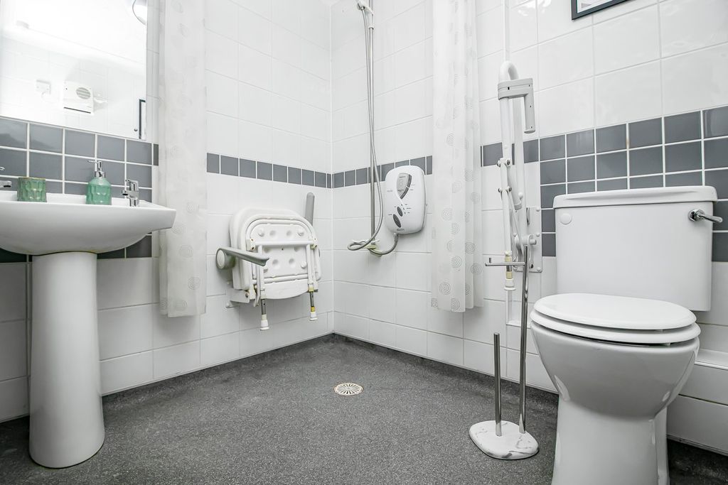 Additional image 7 of 2 bed property for saleElmwood Court, High Street, Baldock SG7