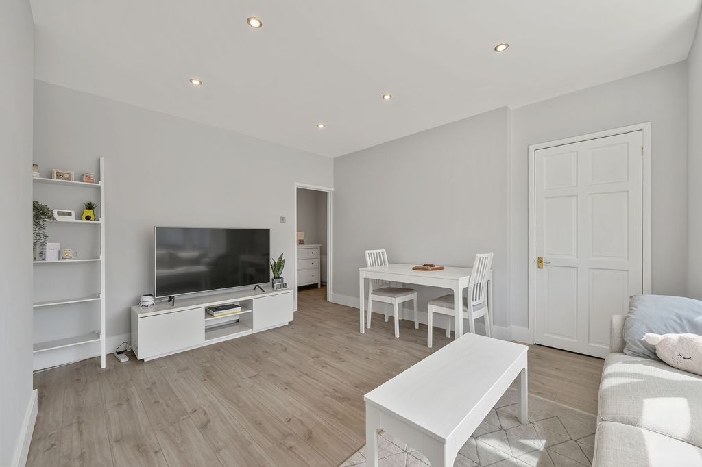 Property photo 1 of 11 Picture No. 10