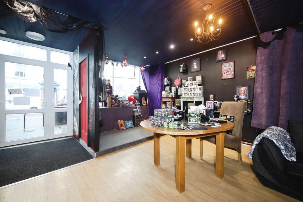 Property photo 2 of 20