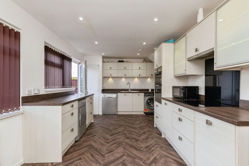 Property photo 3 of 25 Pbox-Img.Jpg