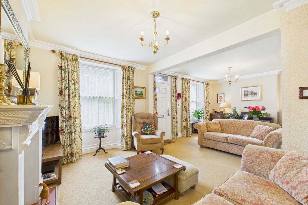 Property photo 3 of 37