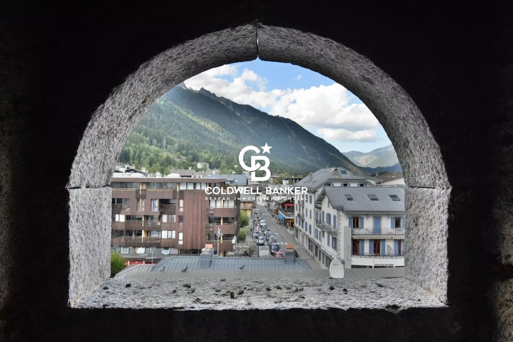 Property photo 1 of 12 Spacious 4-Bedroom Apartment + Mezzanine – 149 m² – Prime Location In Chamonix Center