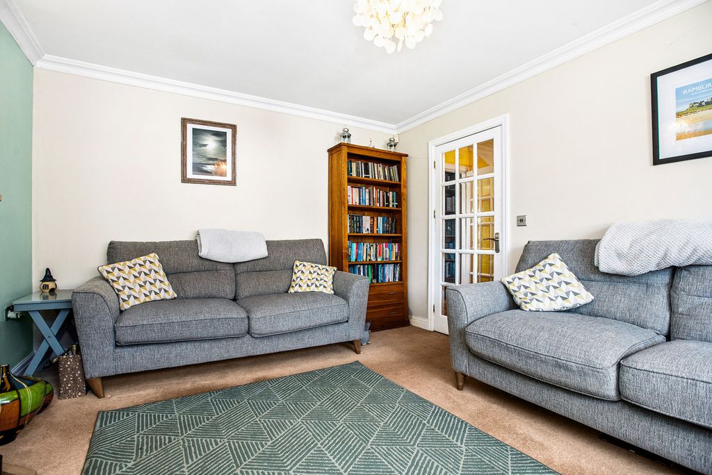 Property photo 3 of 27