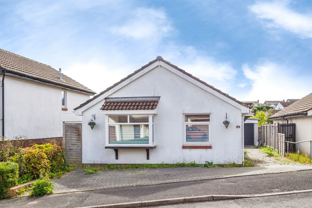 Property photo 2 of 18