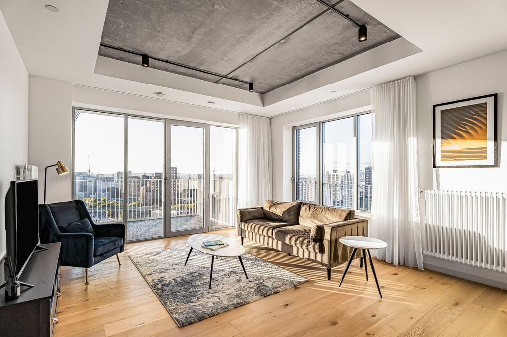 Property photo 3 of 18