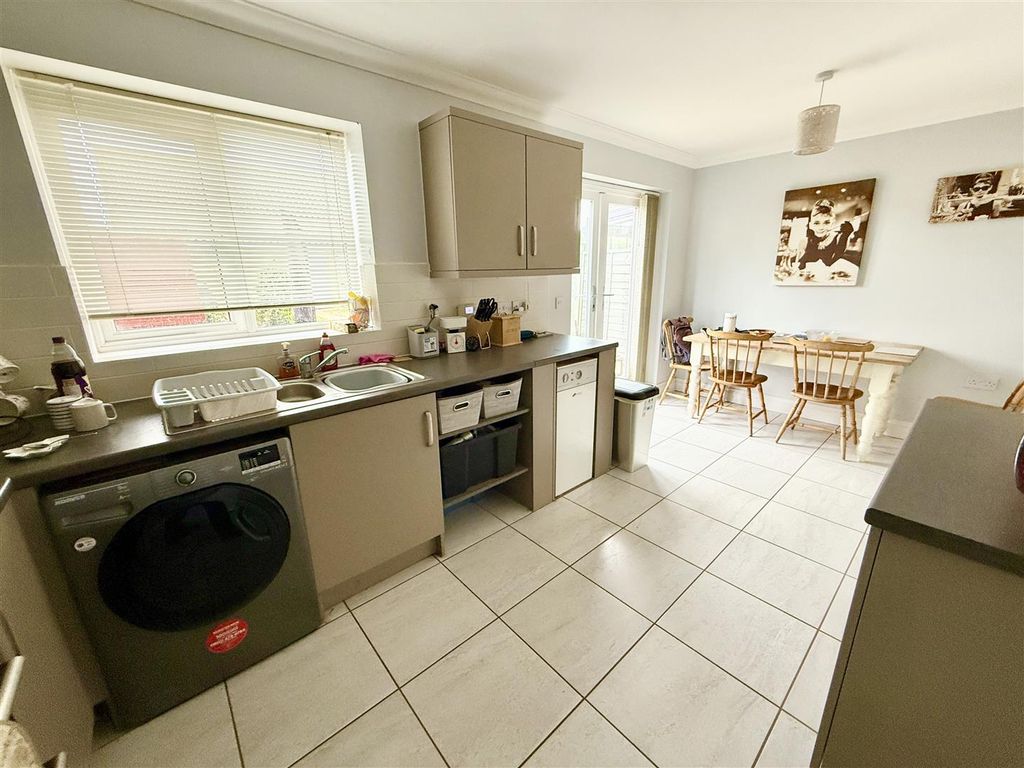 Property photo 2 of 16 Kitchen Diner