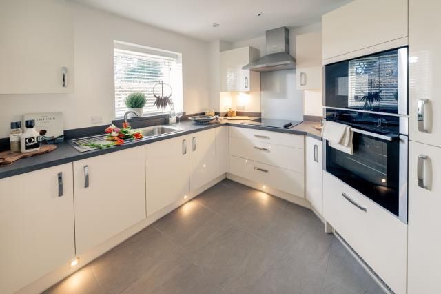 Property photo 3 of 15 Kitchen