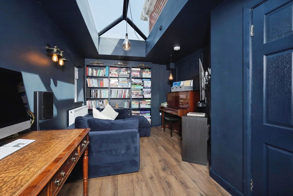 Property photo 3 of 17 Pbox-Img.Jpg