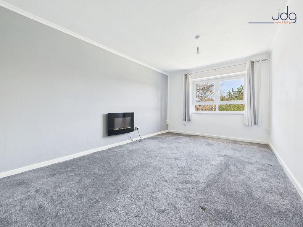 Property photo 2 of 11 Living Room