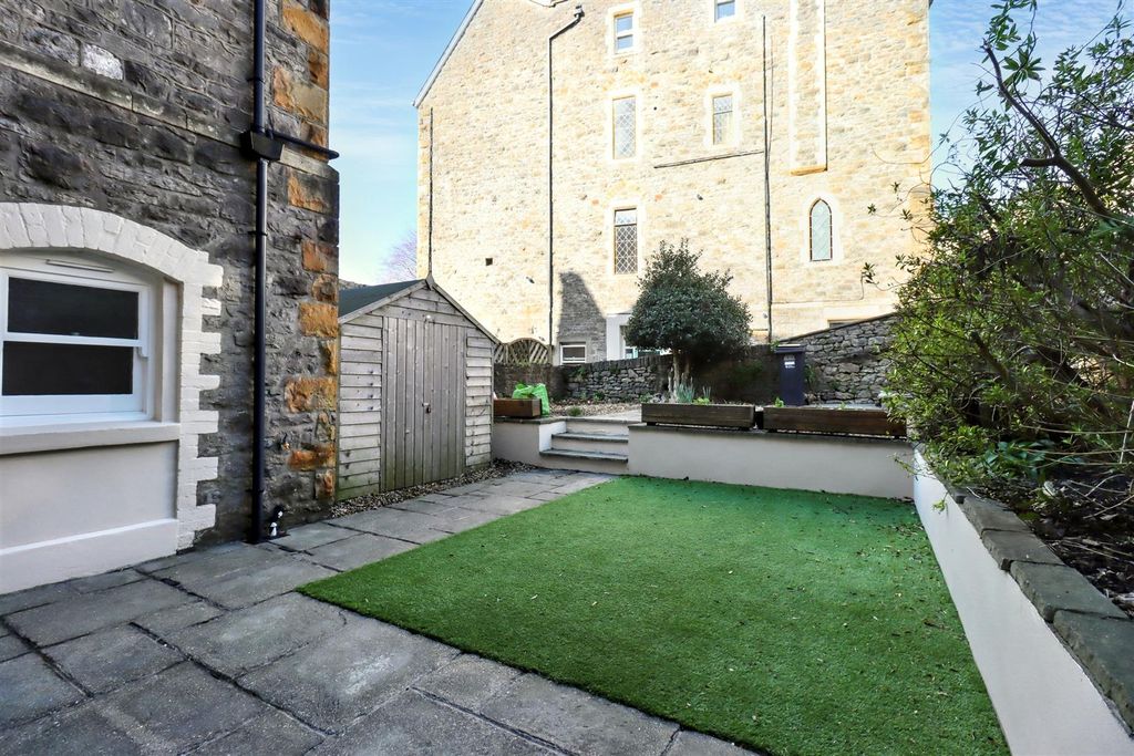 Property photo 2 of 13