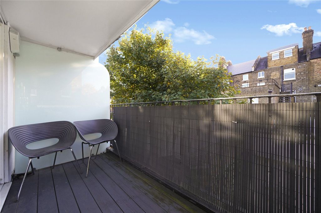 Property photo 2 of 17 Picture No. 28