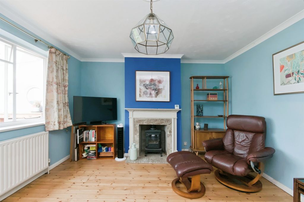 Property photo 3 of 20
