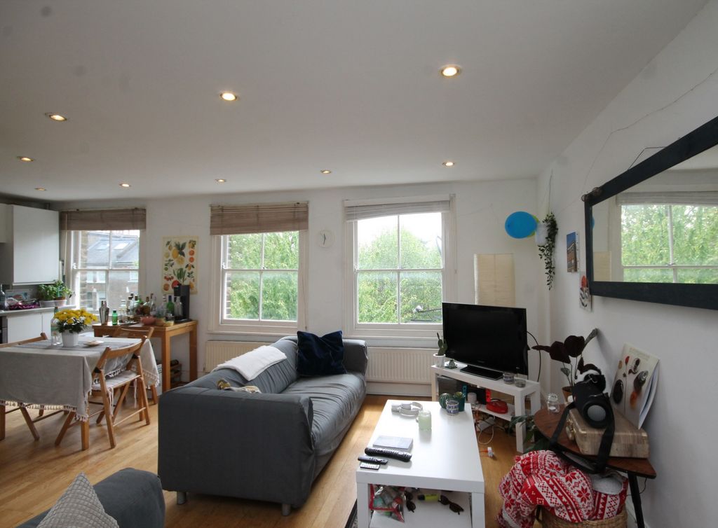 Property photo 3 of 12 Reception