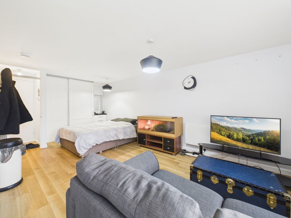 Property photo 2 of 8 Cam01791G0-Pr0199-Still005