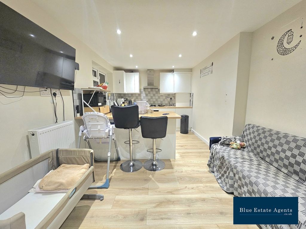 Property photo 1 of 9 Kitchen