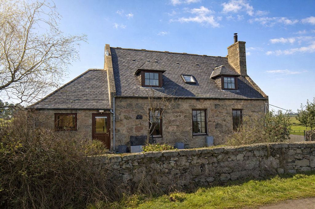 Property photo 2 of 32