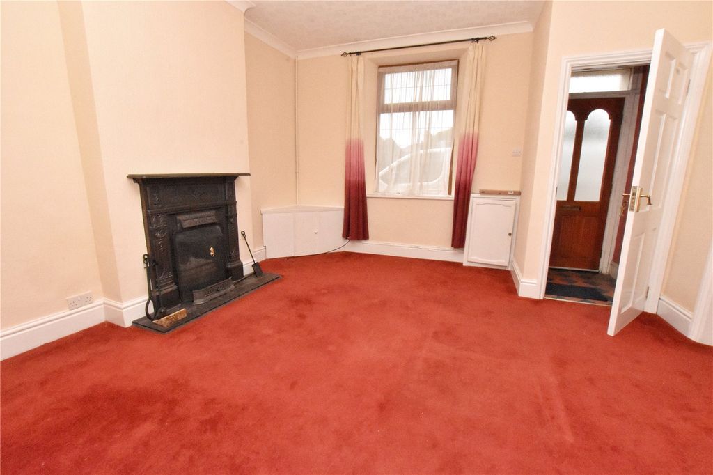 Property photo 3 of 12 Lounge