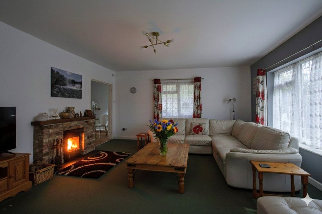 Property photo 2 of 17 Picture No. 25