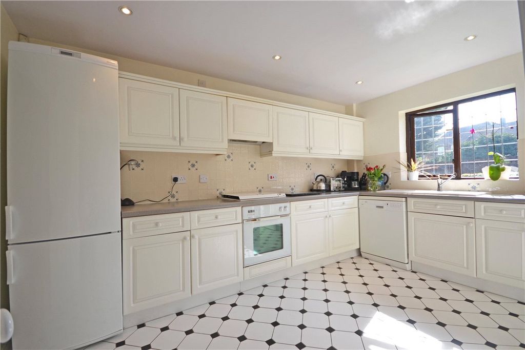 Property photo 3 of 16 Picture No. 12