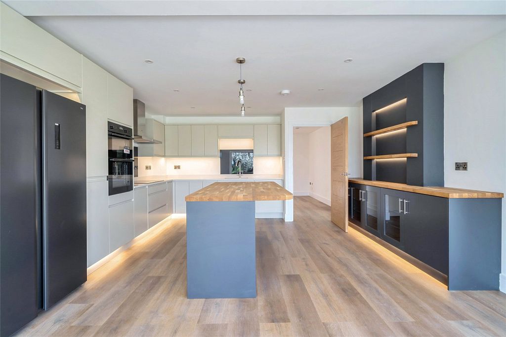 Property photo 1 of 19 Picture No. 16