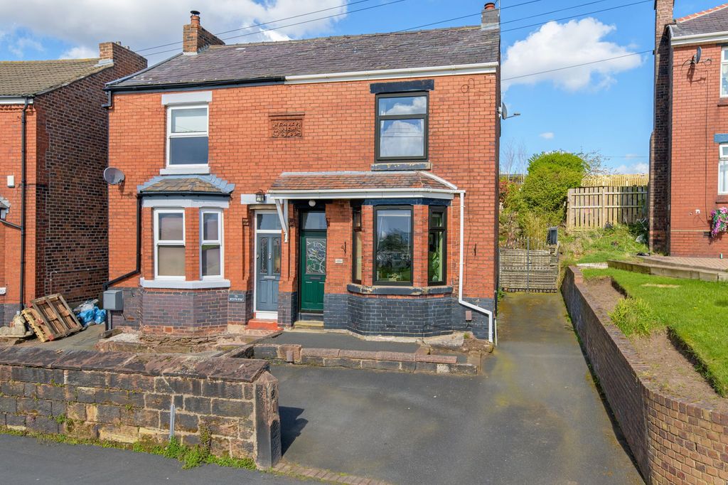 Property photo 1 of 32