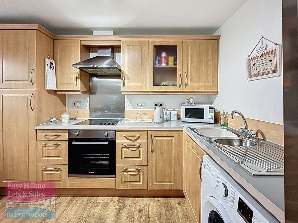 Property photo 3 of 10 Kitchen