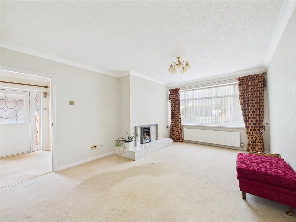 Property photo 2 of 13 Cam03303G0-Pr0243-Still005.Jpg