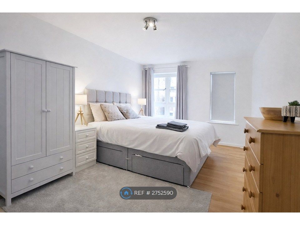 Property photo 3 of 8 Kingsize Bed