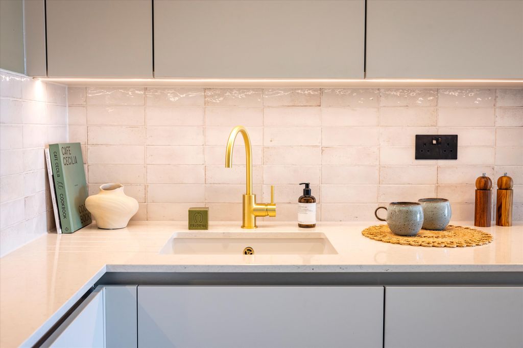 Property photo 2 of 12 Image