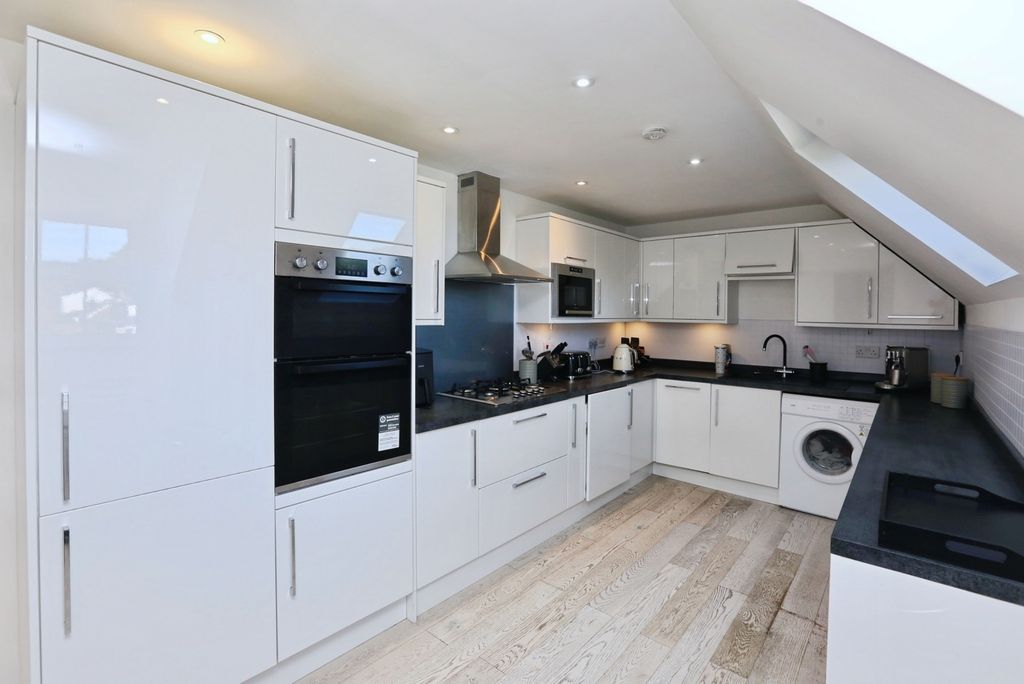 Property photo 3 of 10 Pbox-Img.Jpg