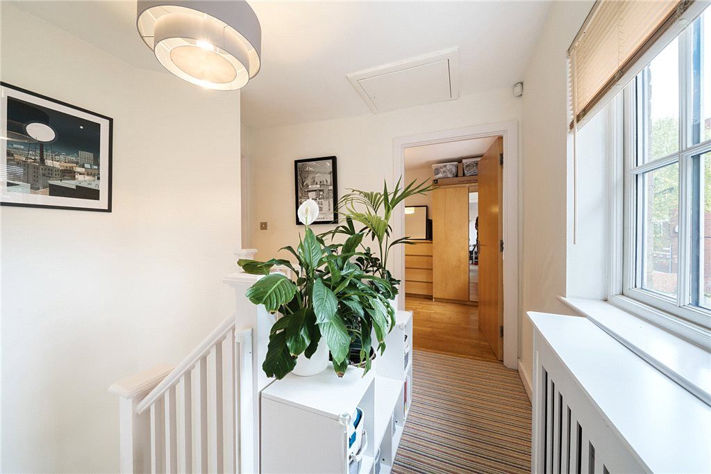 Property photo 3 of 19 Hallway