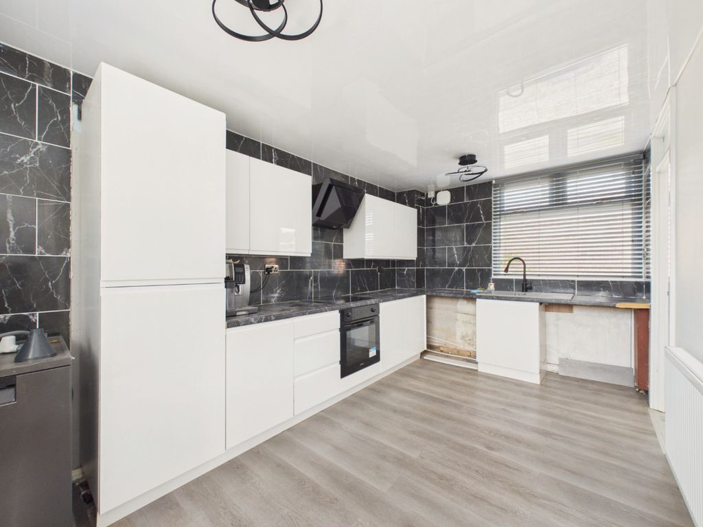 Property photo 3 of 13 5221544