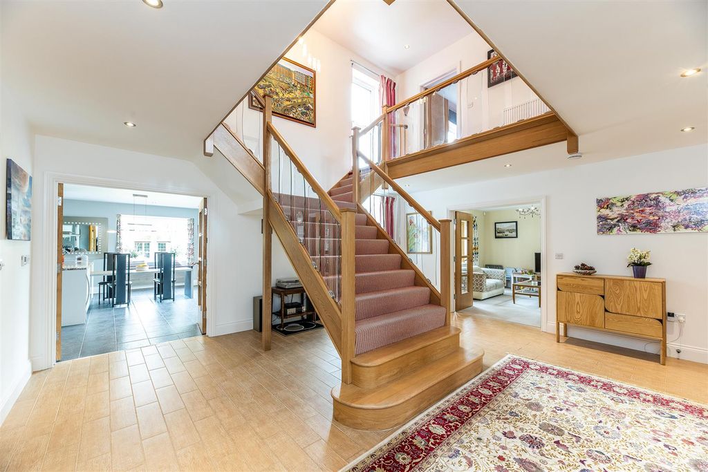 Property photo 3 of 32