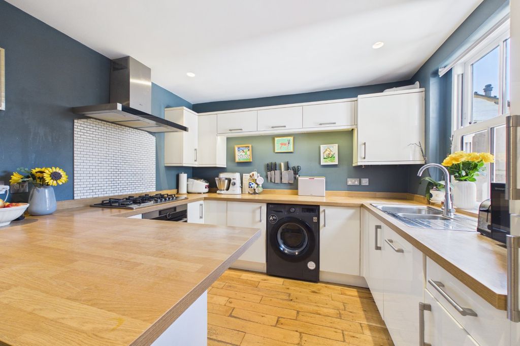 Property photo 2 of 9 Picture No. 13