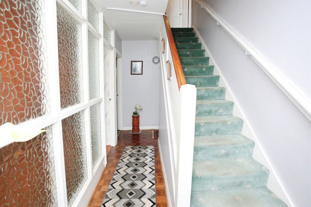 Property photo 3 of 28