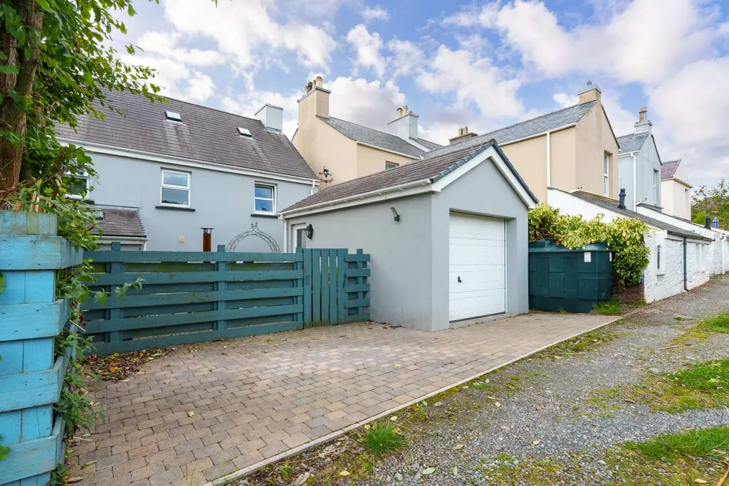 Property photo 2 of 27