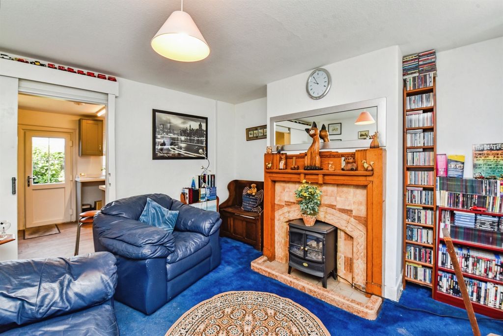 Property photo 2 of 11