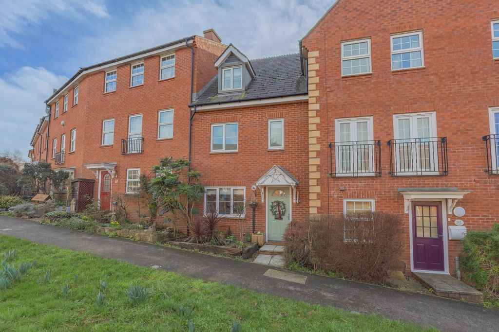 Property photo 1 of 22 Ewemovetaunton Graham Way  (25)